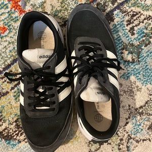 Adidas sneakers women’s 9.5 black and white gently used